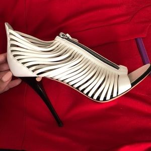 Giuseppe Zanotti off-white cage shoes